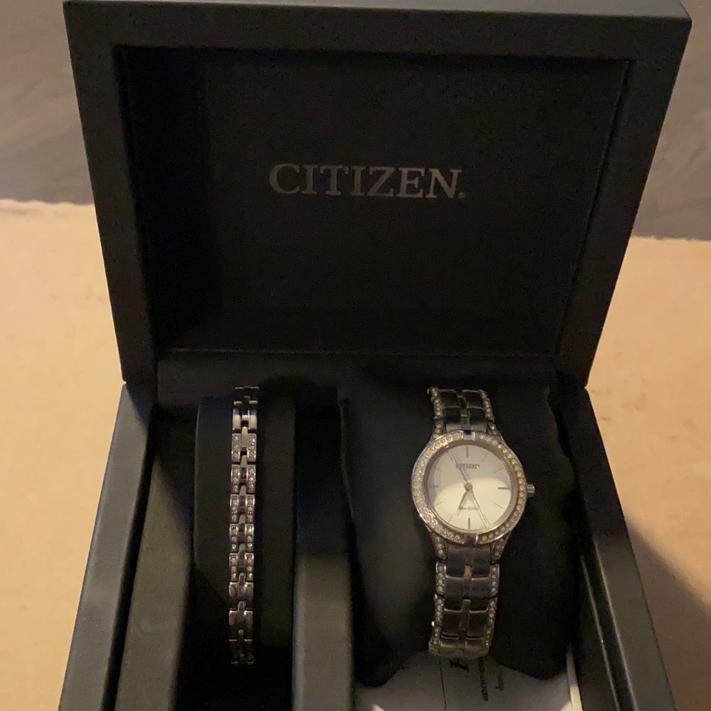 Citizen watch and bracelet set silver